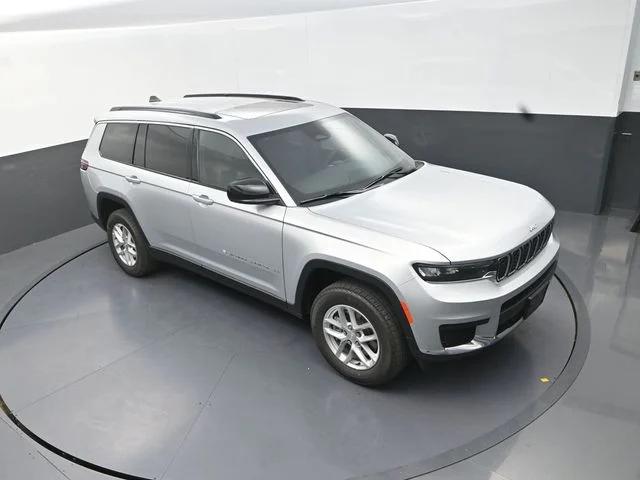 New 2026 Silver Zynith Exterior Paint Jeep Laredo image 11