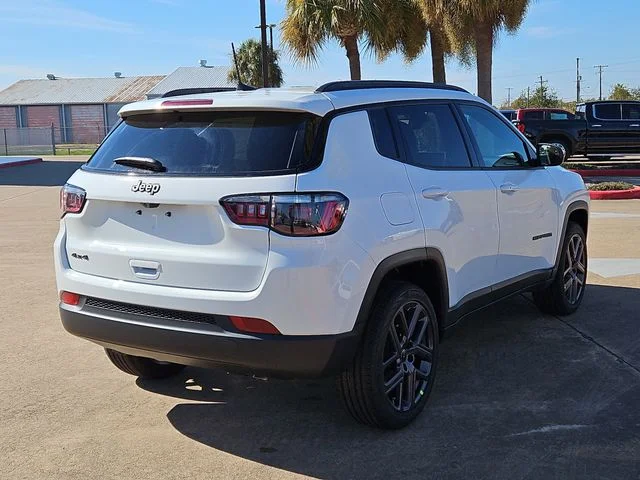 New 2026 Bright White Clear-Coat Exterior Paint Jeep Latitude image 7