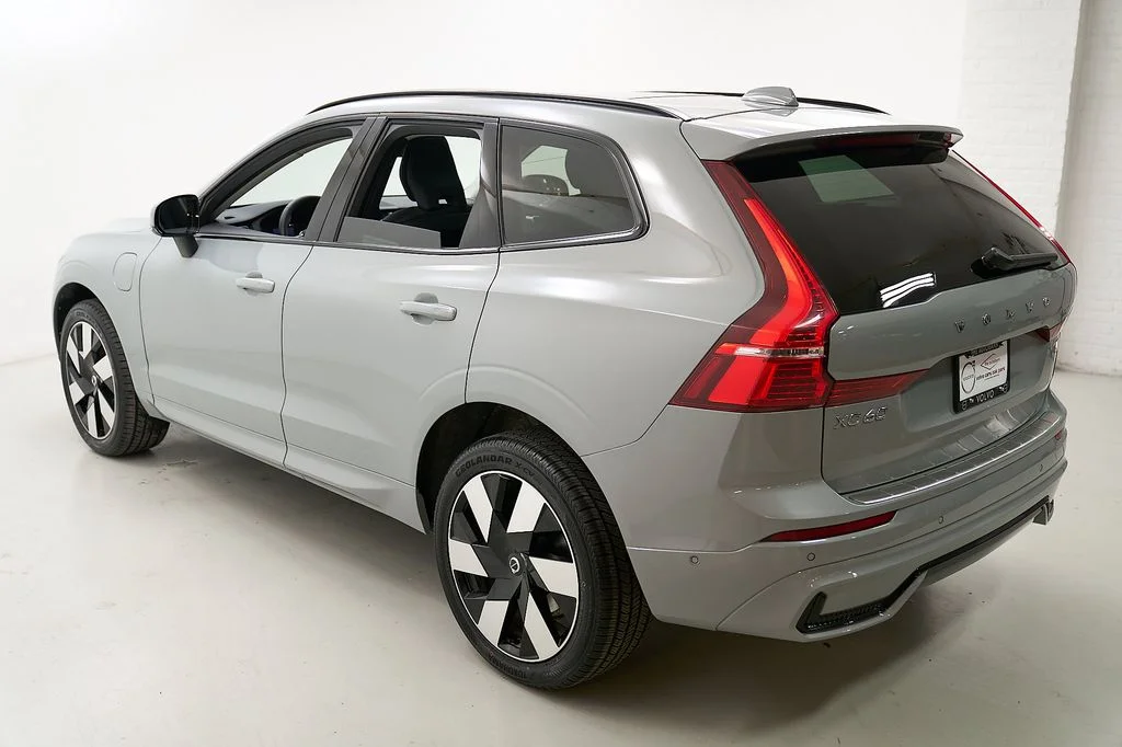 Certified Used 2024 Vapour Grey Volvo Plus image 7