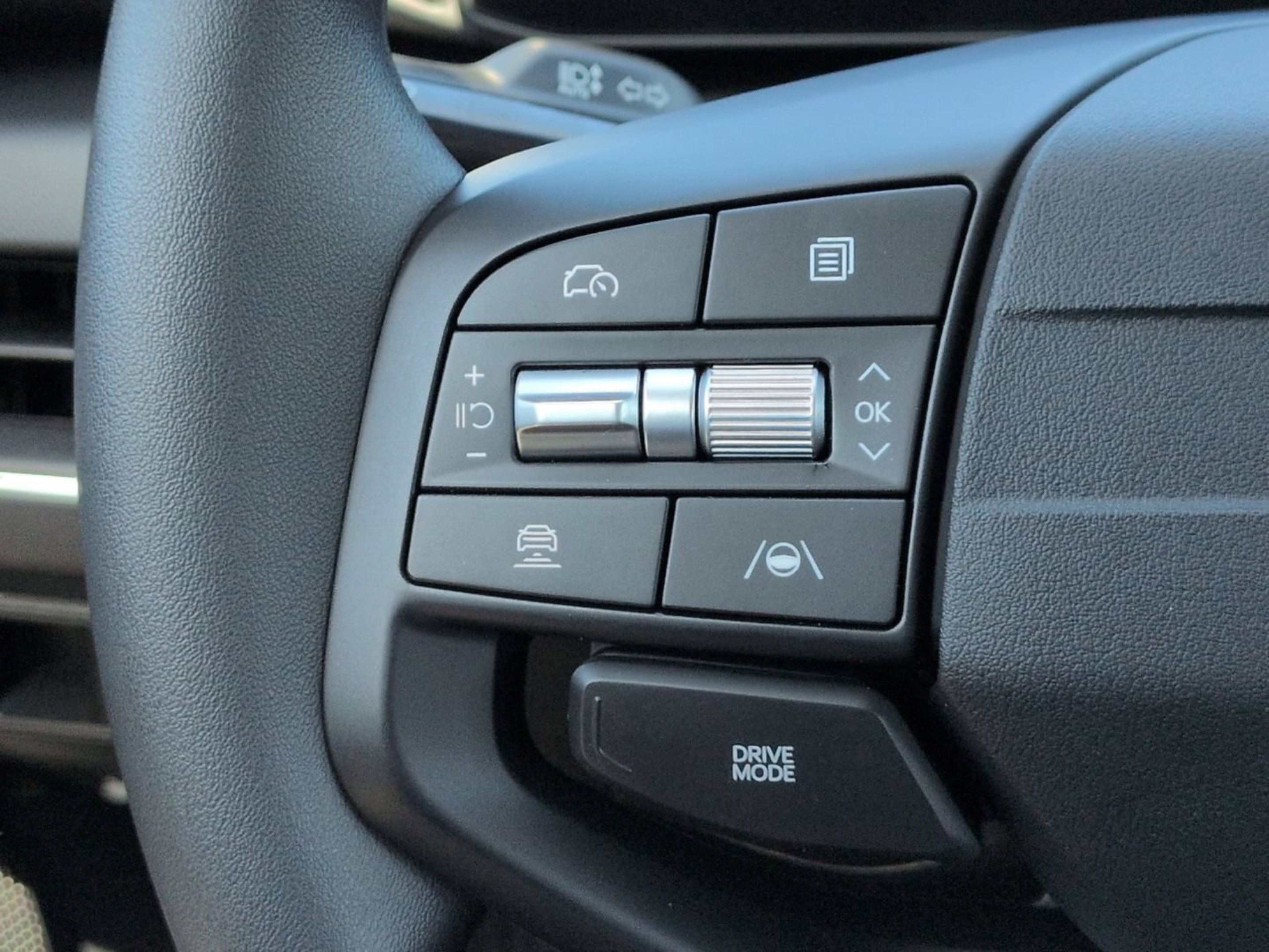 New 2026 Snow White Pearl Kia LXS image 25