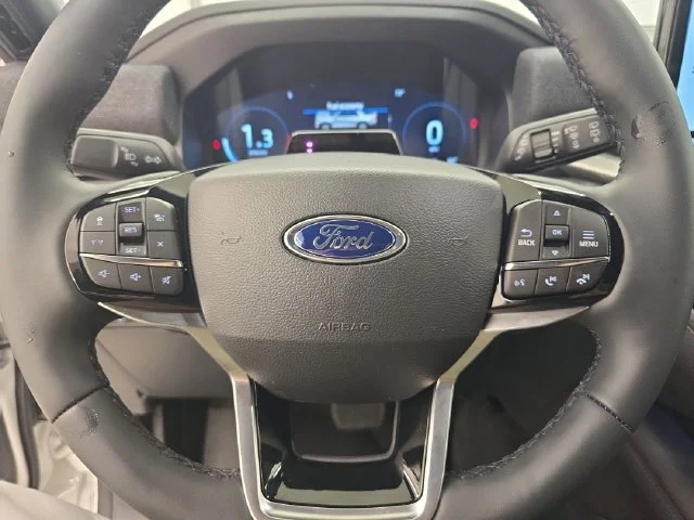New 2027 Star White Metallic Tri-Coat Ford Platinum™ image 39
