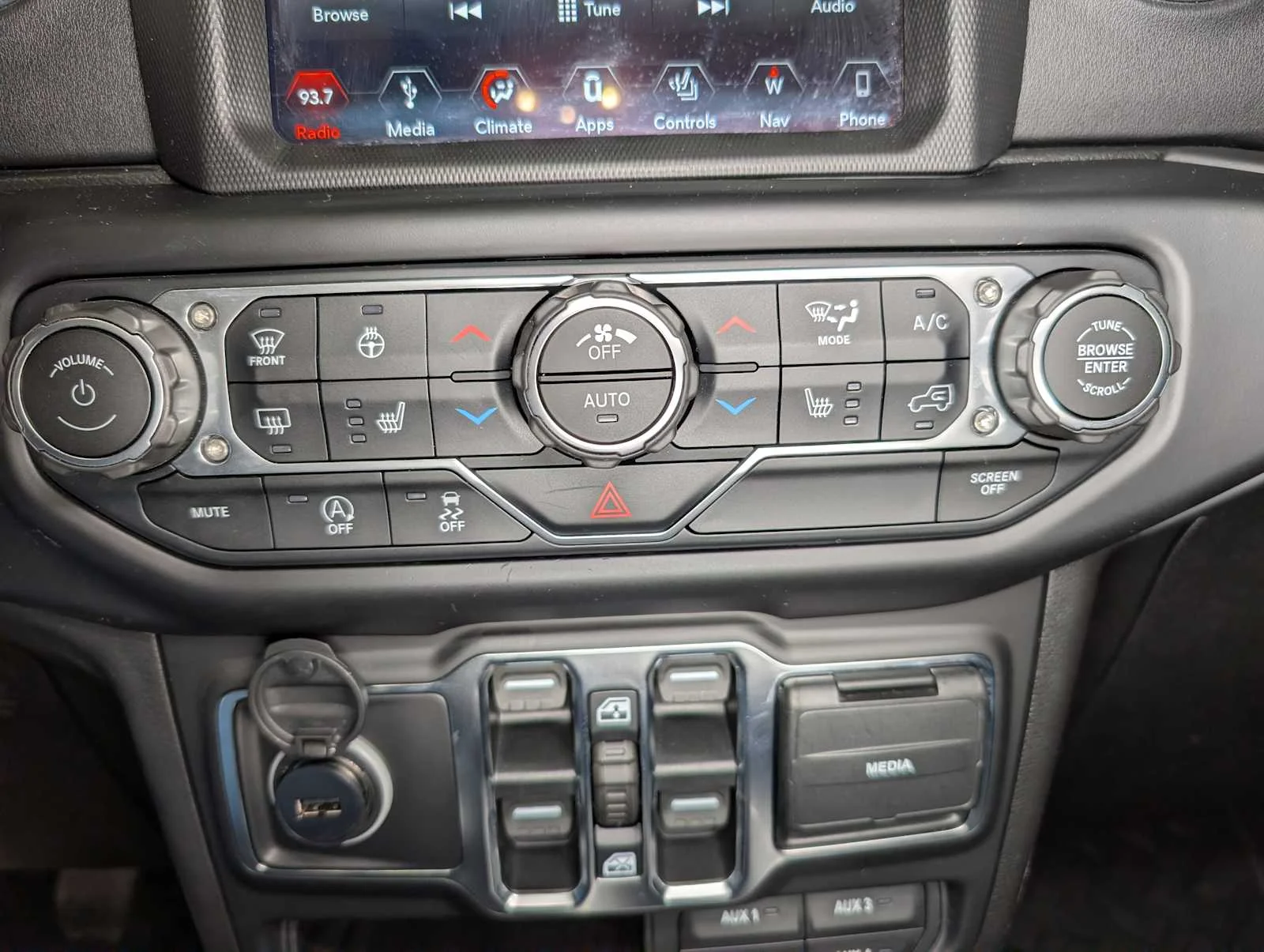 Used 2019 Firecracker Red Clearcoat Jeep Sahara image 38