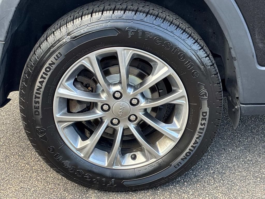 Used 2019 Black Jeep Latitude Plus image 20
