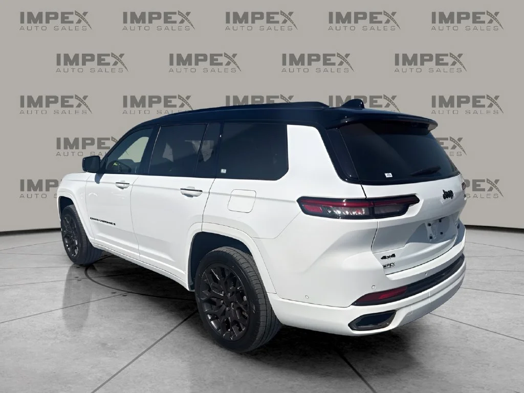 Used 2025 White Jeep Summit image 3