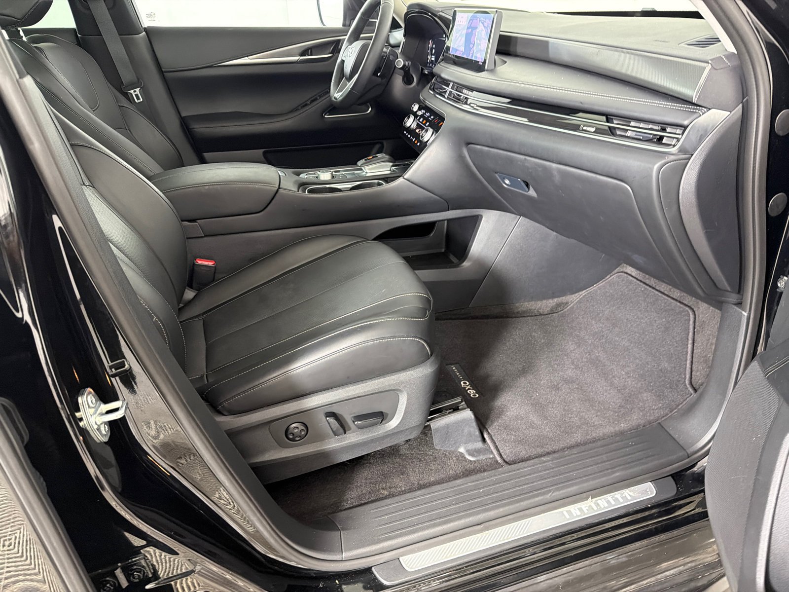 Used 2026 Mineral Black INFINITI LUXE image 15