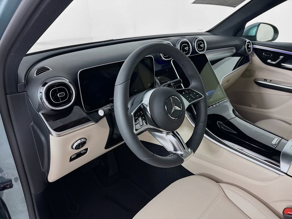 Used 2026 Verde Silver Metallic Mercedes-Benz GLC 300 image 4