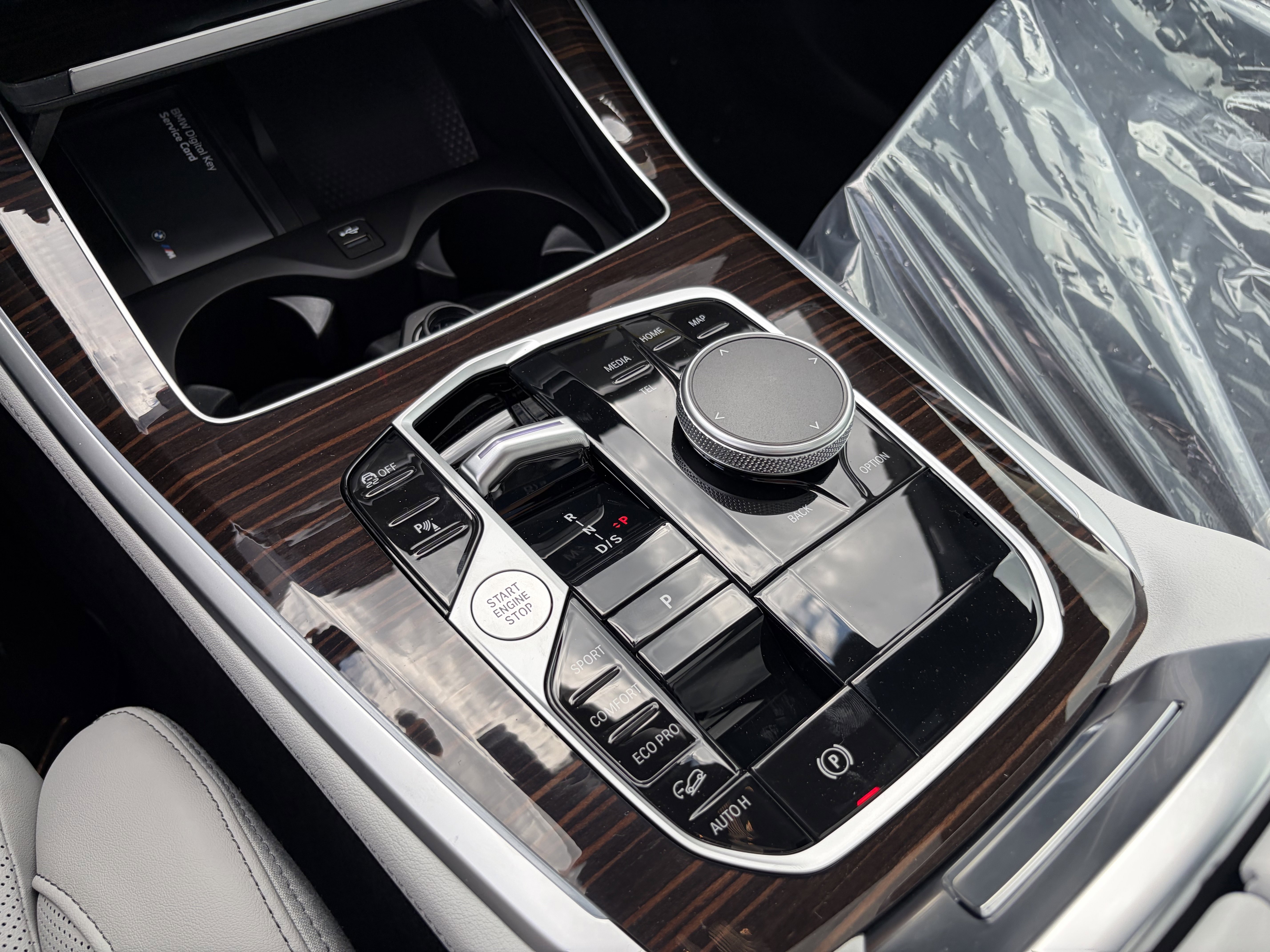 New 2026 Carbon Black Metallic BMW xDrive40i image 15