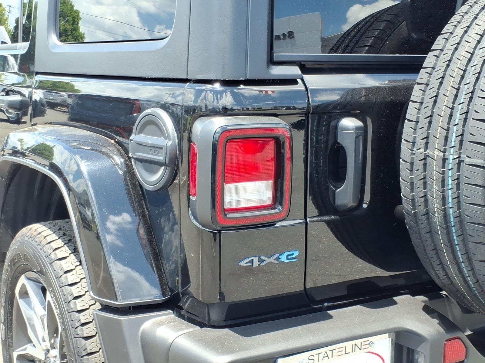 Used 2024 Black Clearcoat Jeep Sport S image 18