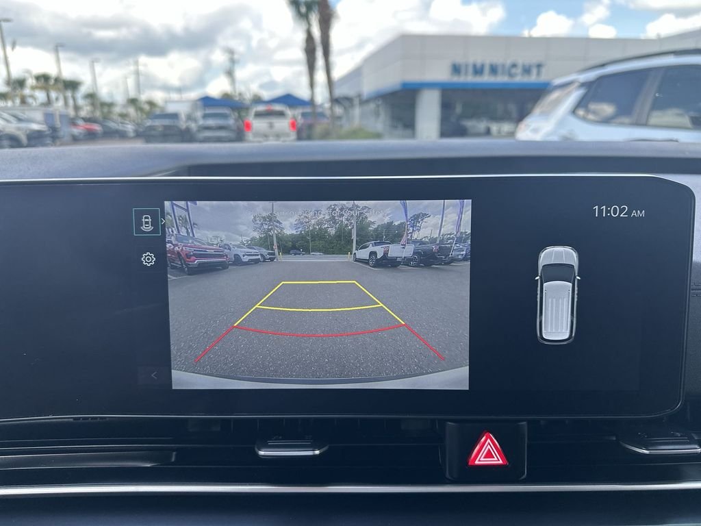Used 2025 White Kia LXS image 25
