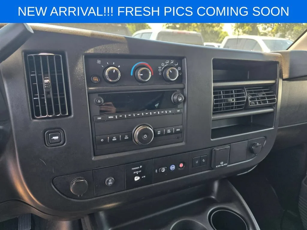 2025 Chevrolet Express Passenger LT - Photo 10