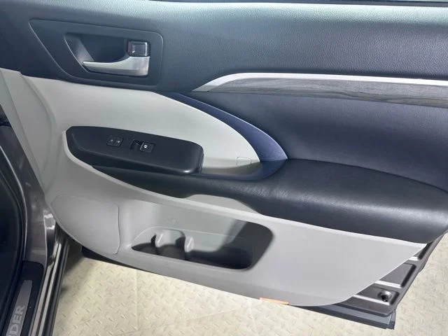 Used 2018 Gray Toyota Limited image 9
