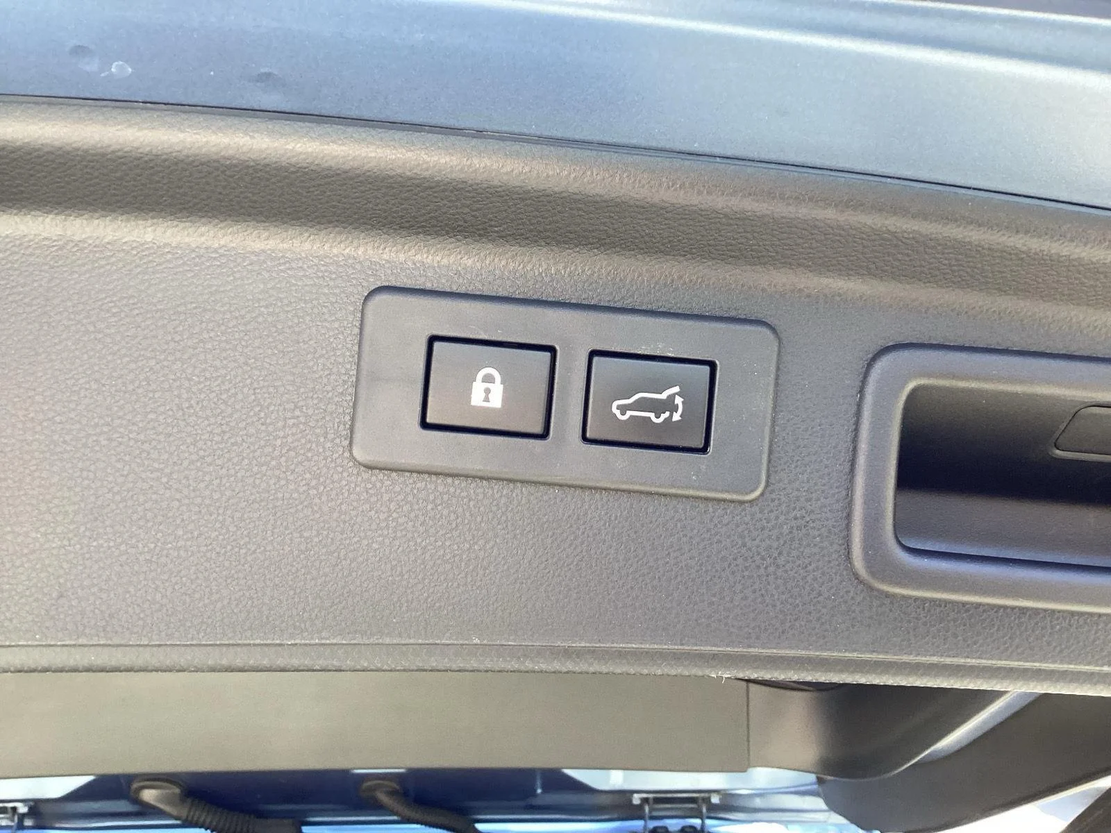 Used 2023 Horizon Blue Pearl Subaru Touring image 7
