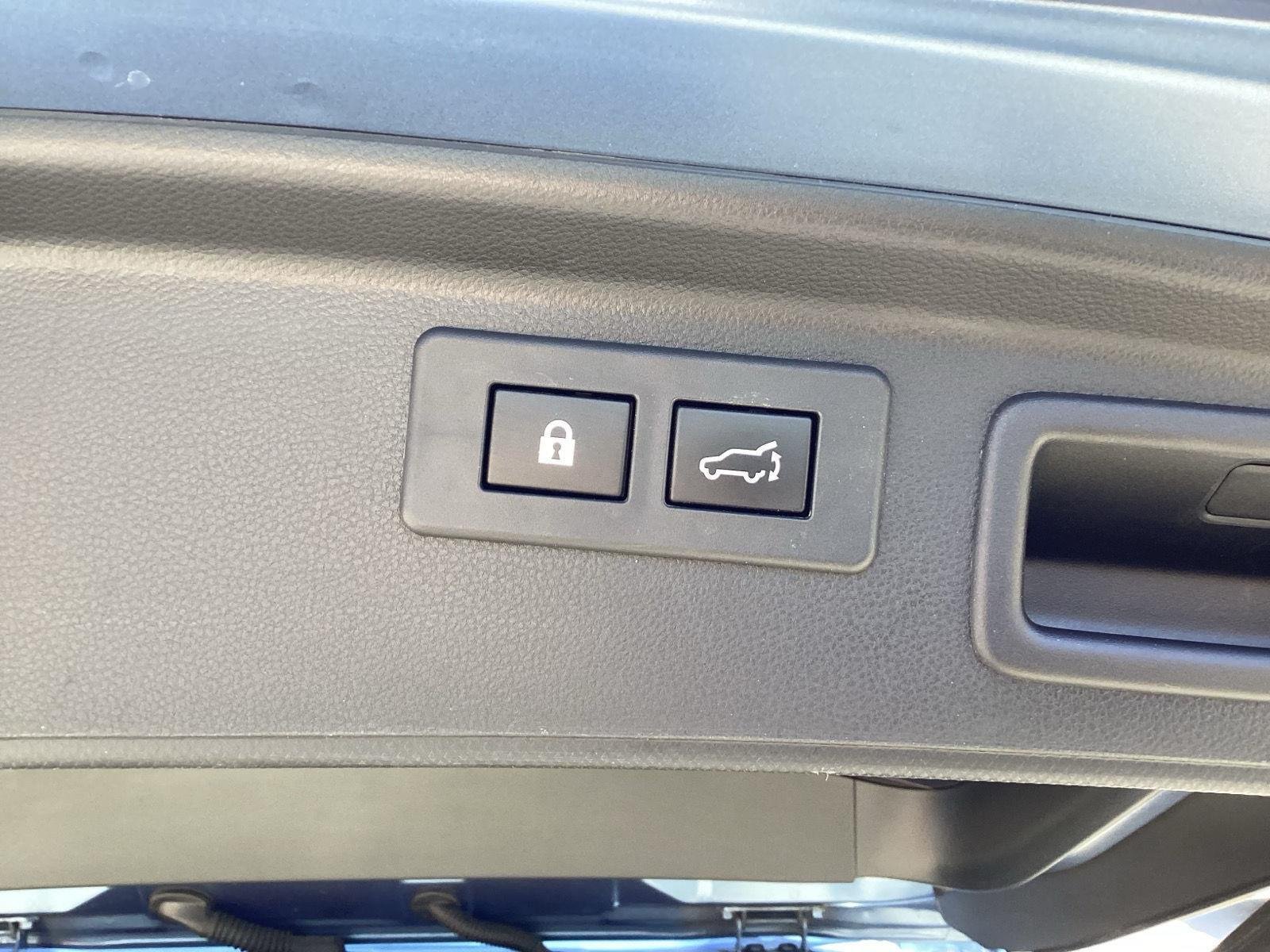 Used 2023 Horizon Blue Pearl Subaru Touring image 7