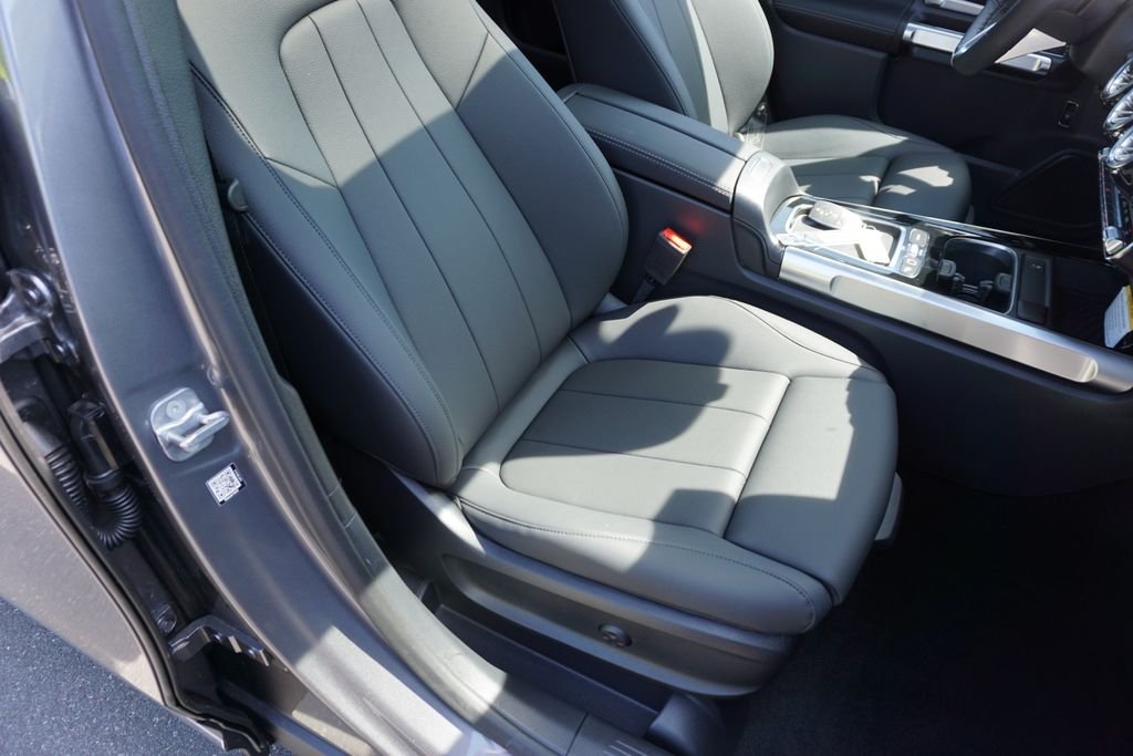 Certified Used 2025 Mountain Grey Metallic Mercedes-Benz GLB 250 image 7