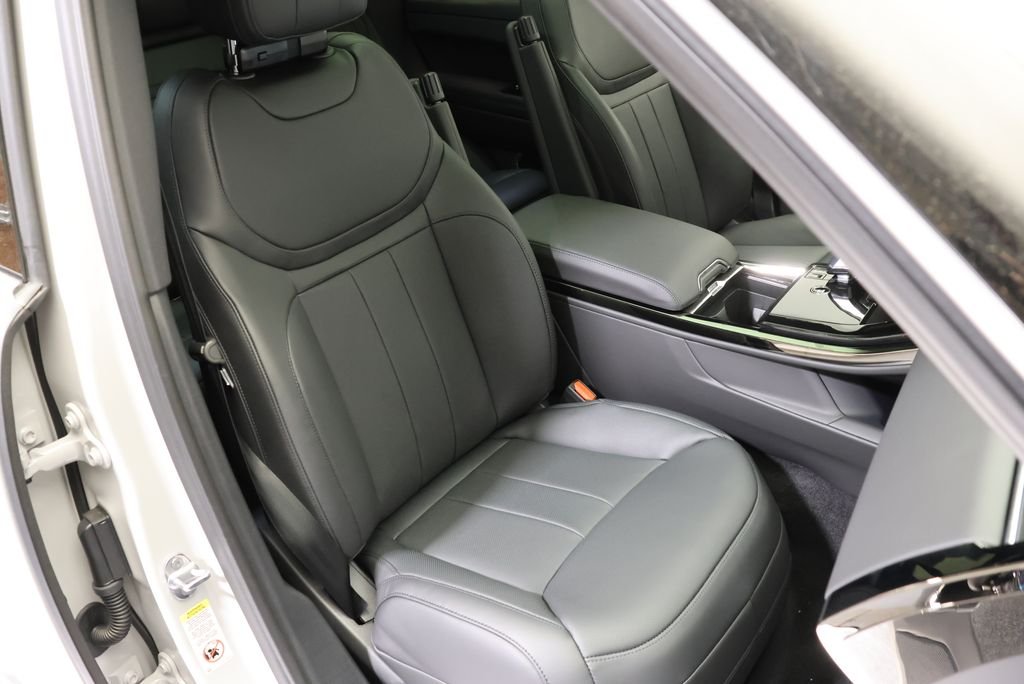 New 2026 Borasco Grey Land Rover Dynamic SE image 39