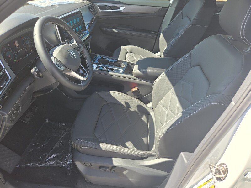 2025 Volkswagen Atlas Cross Sport SE w/Tech - Photo 6