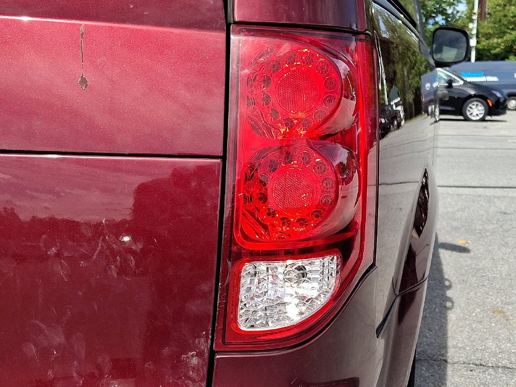 Used 2019 Red Dodge SE image 9