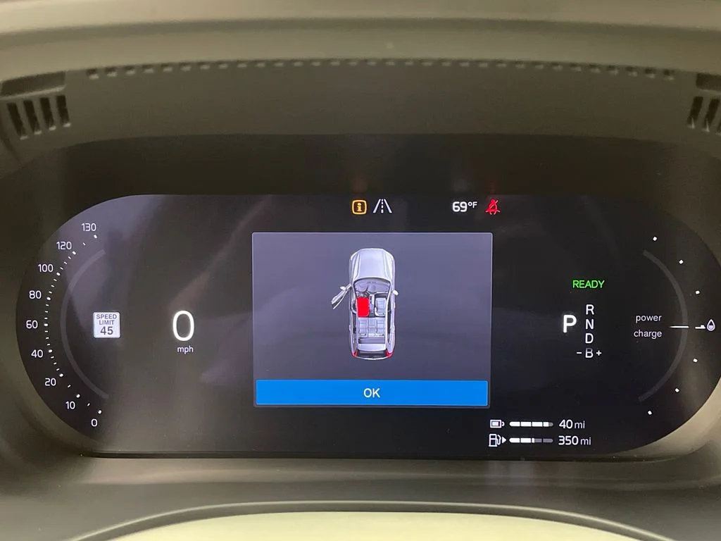 Certified Used 2025 Blue Volvo T8 Plus image 21