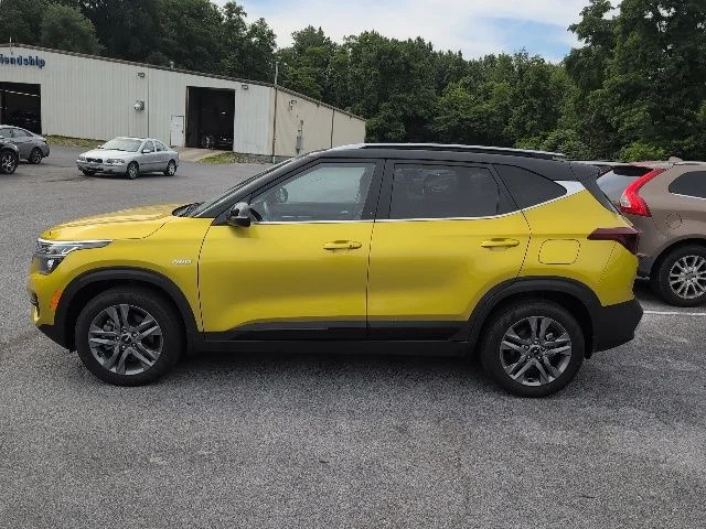 Used 2023 Yellow Kia S image 4