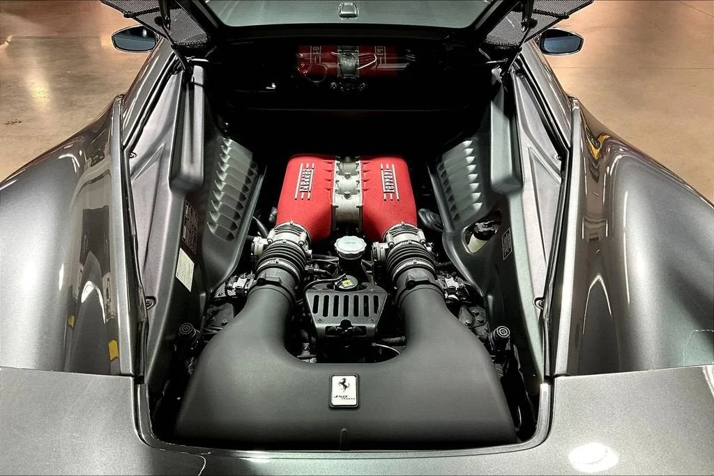 Used 2015 Grigio Silverstone Ferrari  image 24