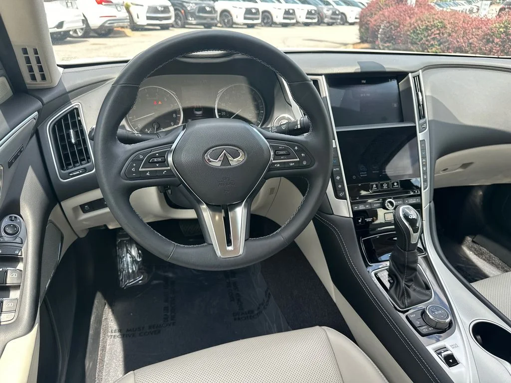 Used 2023 White INFINITI LUXE image 20