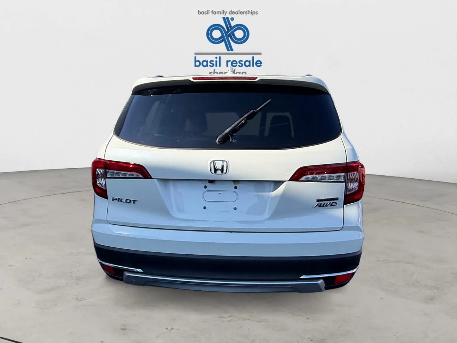 Used 2019 White Diamond Pearl Honda Touring 7-Passenger image 6