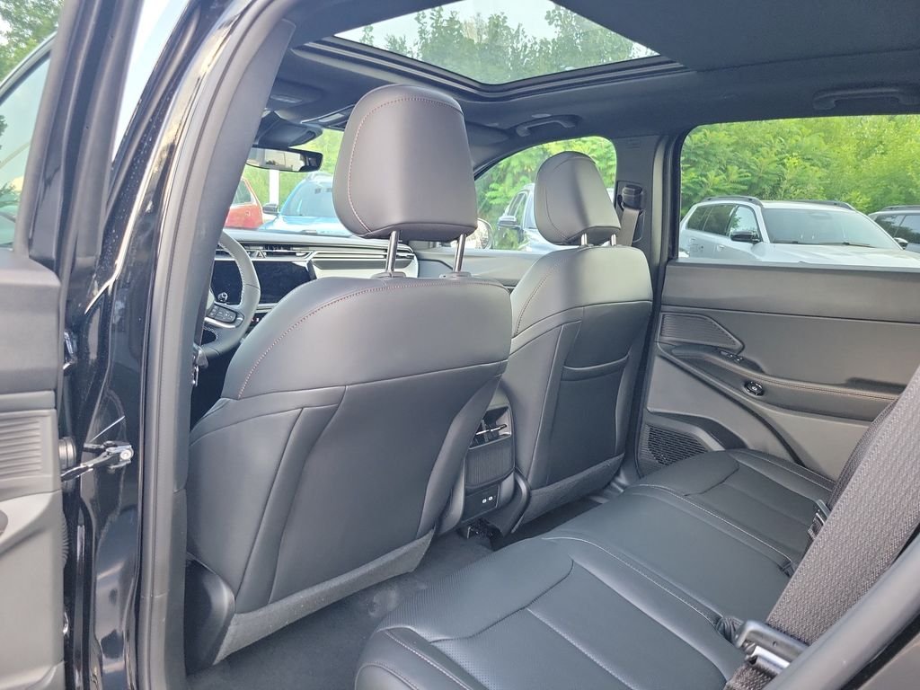 New 2026 Diamond Black Crystal Pearlcoat Jeep Limited image 11