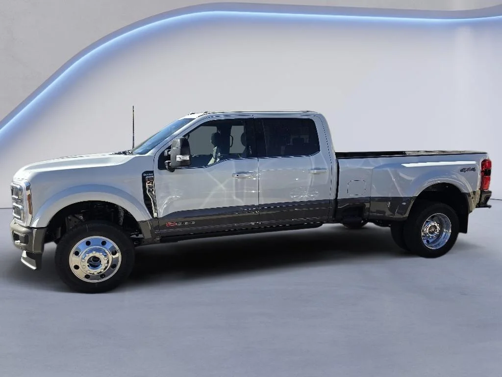 New 2027 Star White Metallic Tri-Coat Ford F-450® King Ranch® image 7