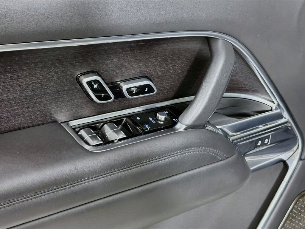 Used 2025 Black Land Rover Autobiography image 18