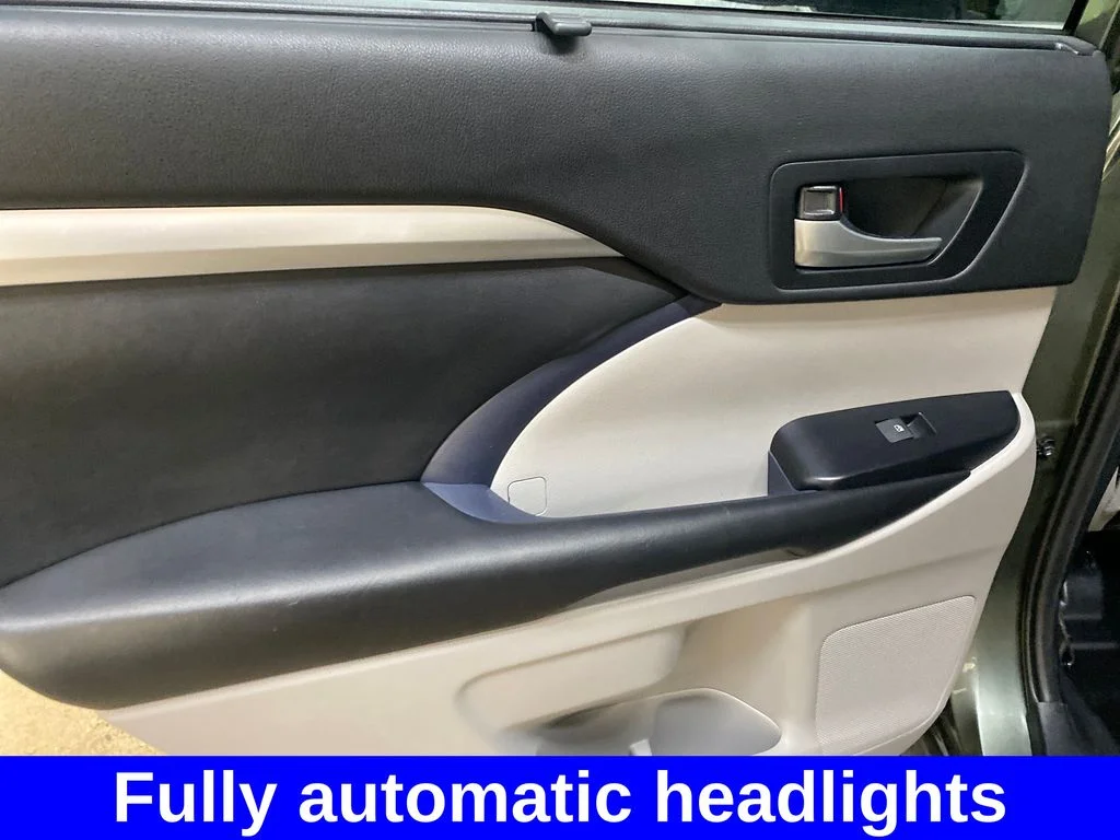 Used 2019 Green Toyota XLE image 16