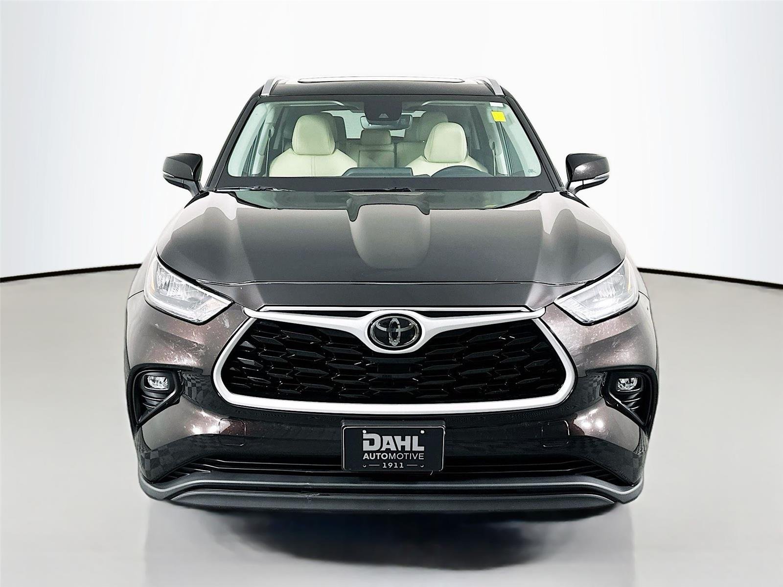 Used 2020 Toyota Highlander XLE with VIN 5TDGZRBH8LS039156 for sale in Winona, Minnesota