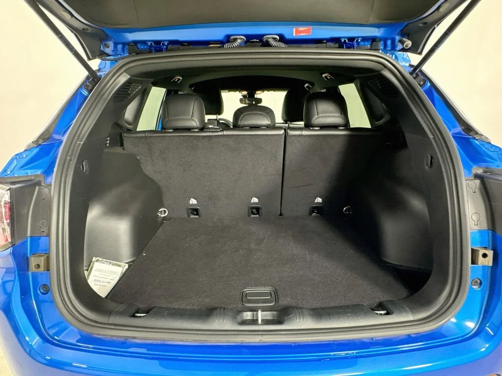 Used 2025 Blue Jeep Latitude image 30