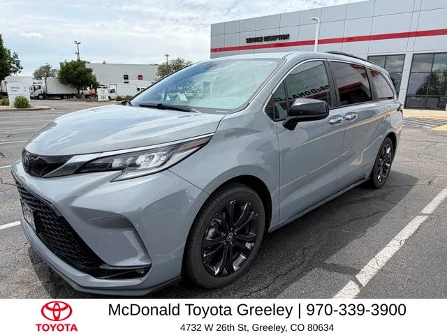 2023 Toyota Sienna XSE 7-Passenger Hybrid FWD's photo