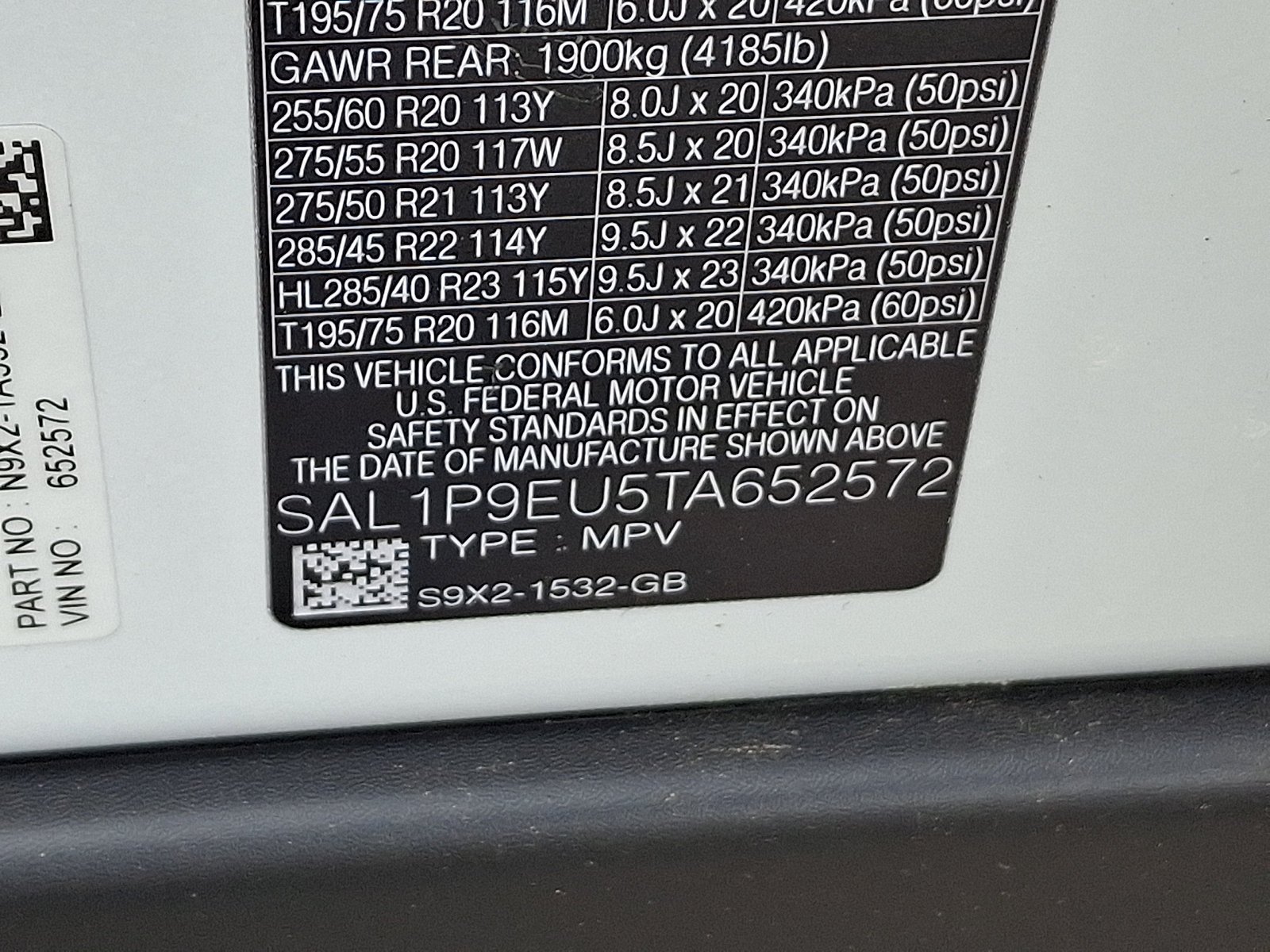 New 2026 Fuji White Land Rover SE image 18