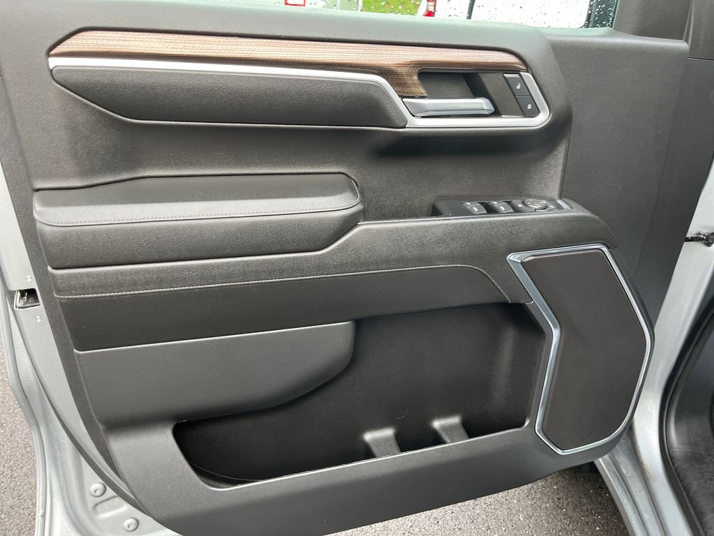Used 2023 Gray Chevrolet LT image 12