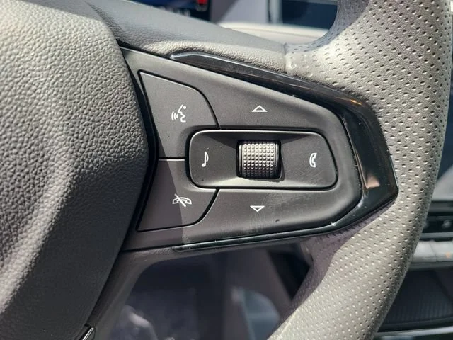 New 2027 Summit White Chevrolet LT image 26