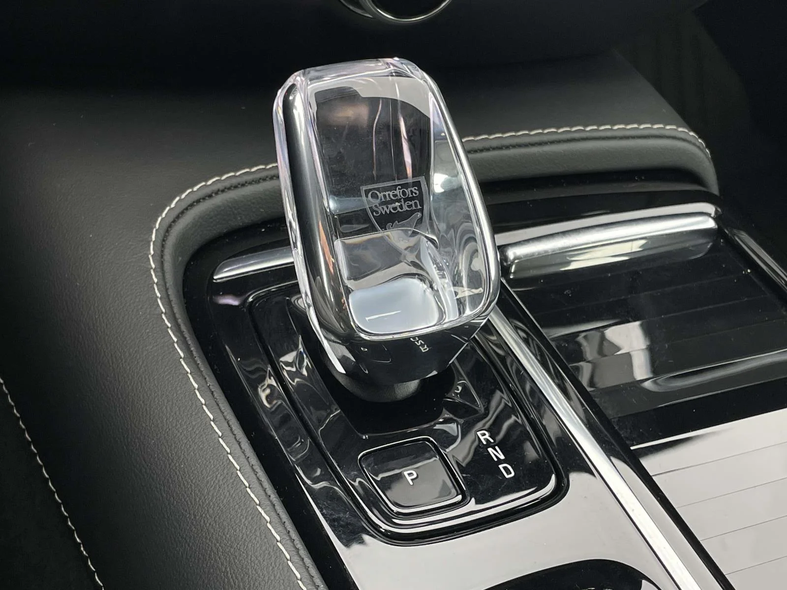Used 2024 Crystal White Metallic Volvo Plus Black Edition image 20