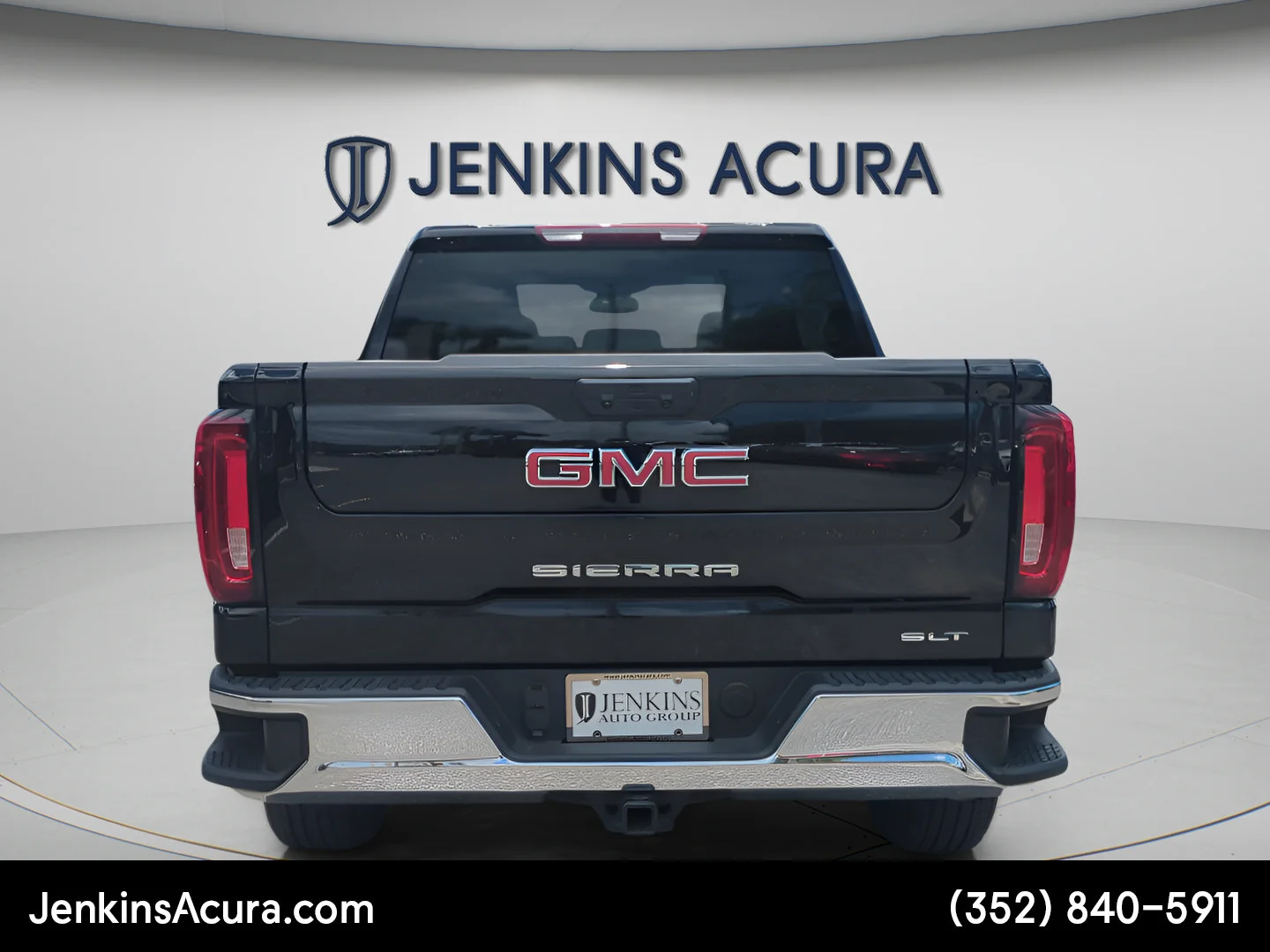 Used 2025 Onyx Black GMC SLT image 4