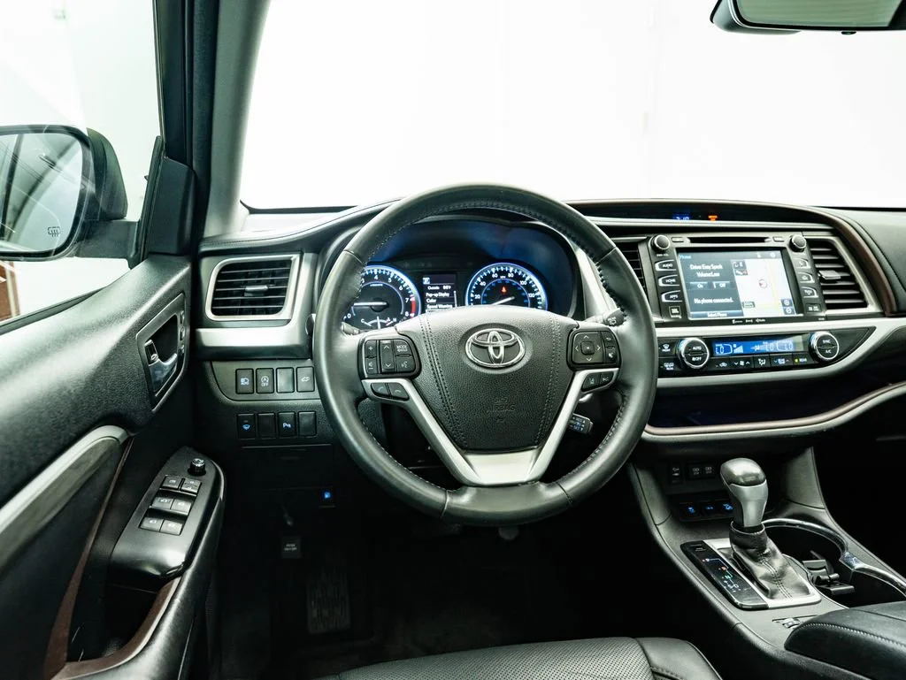 Used 2017 Blizzard Pearl Toyota Limited image 35