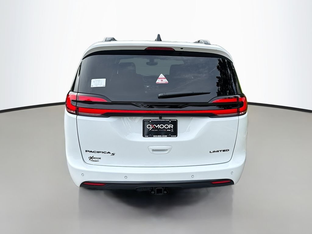 New 2027 Bright White Clear-Coat Exterior Paint Chrysler Limited image 5