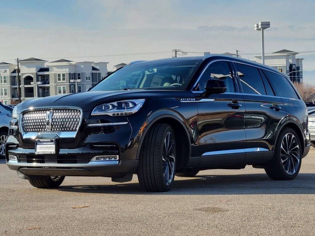 Used 2023 Black Metallic Lincoln Reserve image 16