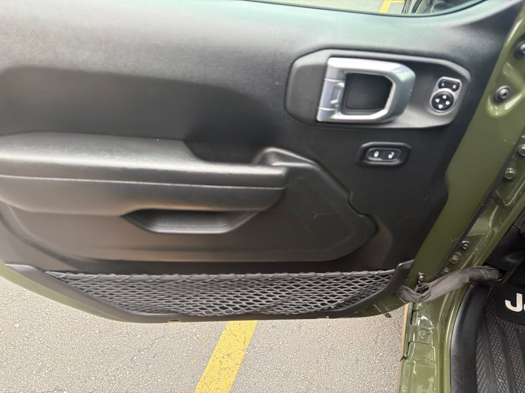 Used 2023 Green Jeep Sport S image 18