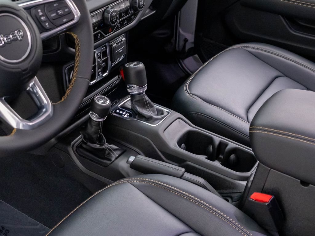 2024 Jeep Wrangler 4-Door Sahara - Photo 12