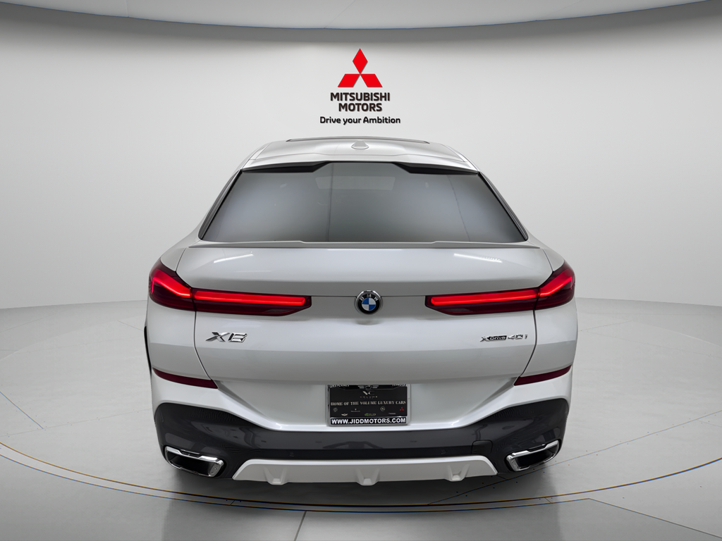 Used 2025 White Metallic BMW xDrive40i image 5