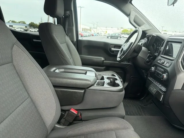 Used 2022 White Chevrolet Custom image 16