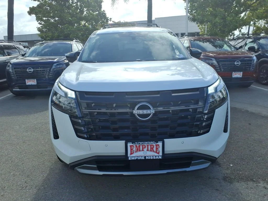 New 2026 Everest White Pearl TriCoat Nissan Platinum image 3