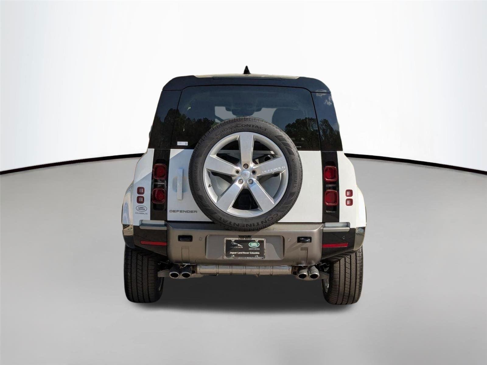 Used 2025 Fuji White Land Rover X-Dynamic SE image 6