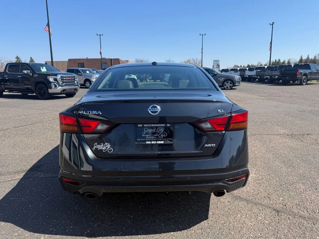 Used 2020 Blue Nissan 2.5 SL image 6