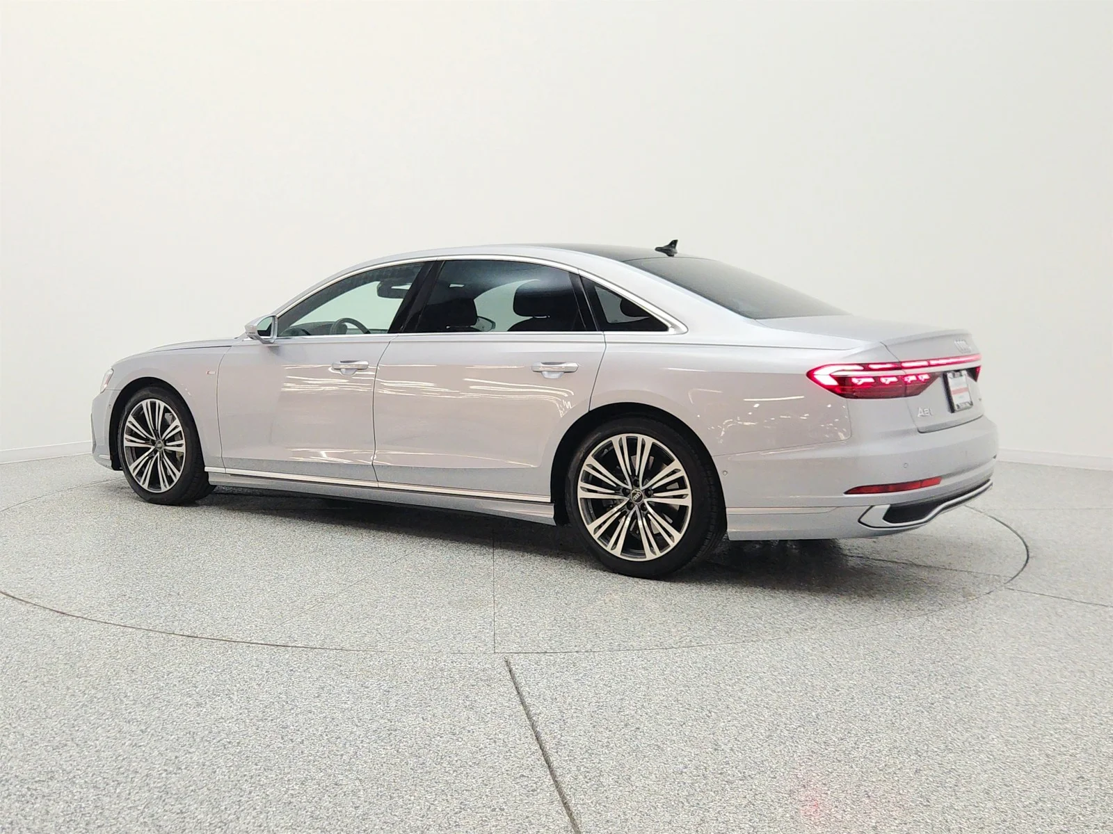 Used 2023 Florett Silver Metallic Audi L 55 TFSI quattro image 8