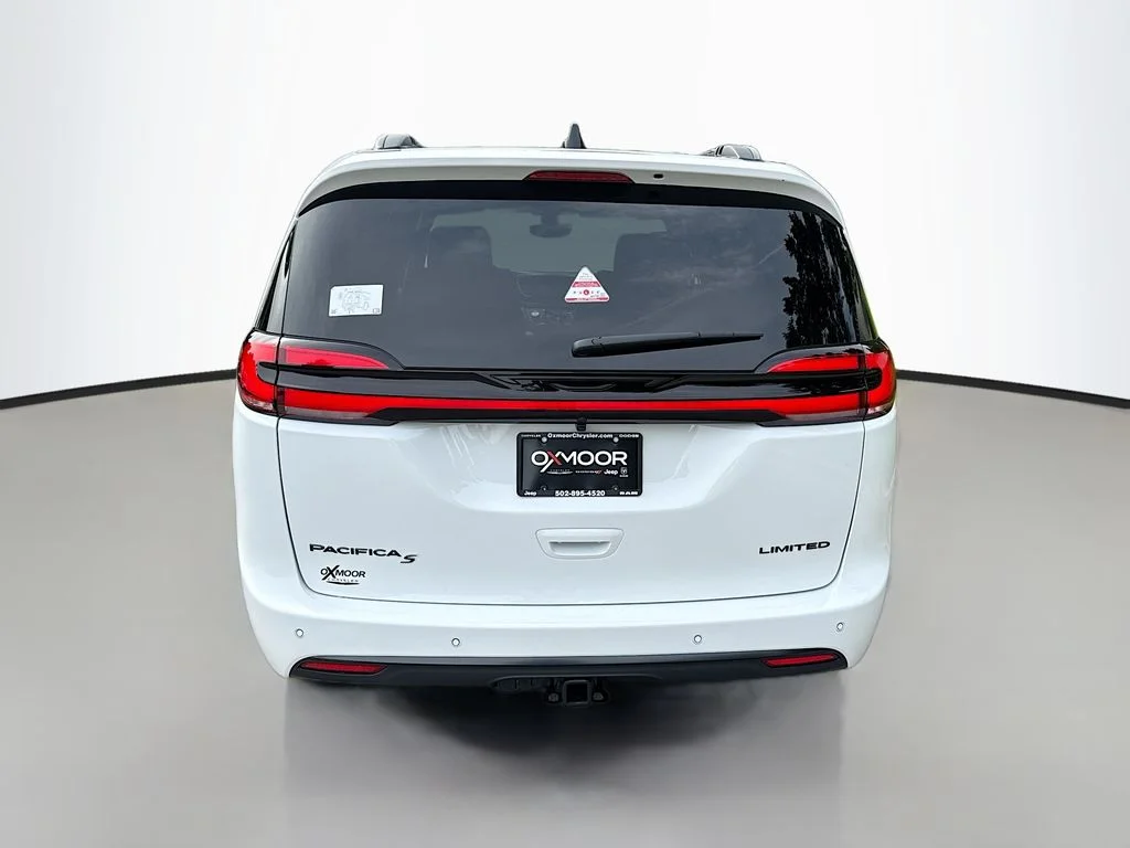 New 2027 Bright White Clearcoat Chrysler Limited image 5